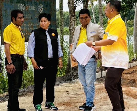 ดร.เสกสรร ริยาพันธ์ นายกเทศมนตรีตำบลควนศรี นายสมภพ สุขเตี้ยม ที่ปรึกษานายกฯและนางสาวหทัยทัต มีนา ปลัดเทศบาลฯ พร้อมด้วยกองช่างเทศบาลตำบลควนศรี ลงพื้นที่ตรวจสอบความคืบหน้า โครงการก่อสร้างถนนหมู่ 2 บ้านควนศรี หมู่ 5 บ้านมอเก็ต และหมู่ 7 บ้านควนพรุพี