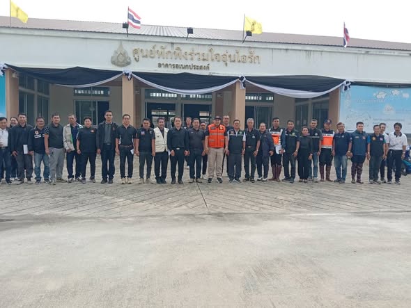 ดร.เสกสรร ริยาพันธ์ นายกเทศมนตรีตำบลควนศรี นายสมภพ สุขเตี้ยม ที่ปรึกษานายกฯ นางสาวหทัยทัต มีนา  ปลัดเทศบาล นายไวพจน์ เพ็ชรศรี หัวหน้าสำนักปลัด และนายอภินันท์  นามนวล นักพัฒนาการชุมชนชำนาญการ ร่วมประชุมคณะกรรมการชมรมผู้สูงอายุ เทศบาลตำบลควนศรี เพื่อขับเคลื่อนการบริหารนโยบายชมรมผู้สูงอายุเทศบาลตำบลควนศรี และนัดประชุมสามัญ ประจำปี พ.ศ.2568
#เทศบาลตำบลควนศรี_นายกเทศมนตรีตำบลบลควนศรี
#งานพัฒนาชุมชน
#งานประชาสัมพันธ์