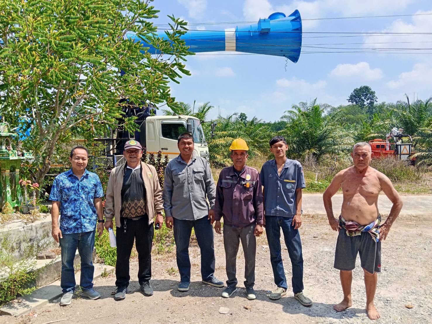 ดร.เสกสรร ริยาพันธ์ นายกเทศมนตรีตำบลควนศรี พร้อมด้วย นายสมภพ สุขเตี้ยม เลขานายกฯ นายสุชา ซัง ที่ปรึกษานายกฯ สท.ภิรมย์ รอดศรีนาค สท.ศุภักษร เพชระ นางสาวหทัยทัต มีนา ปลัดเทศบาล และเจ้าหน้าที่กองช่าง ลงพื้นที่ติดตามการดำเนินงานติดตั้ง ถังแชมเปญประปาหมู่บ้าน หมู่ที่ 3 บ้านโคกเหรียง